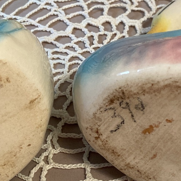 Vintage Shawnee Pottery Swan Planters Pastel - Picture 9 of 16